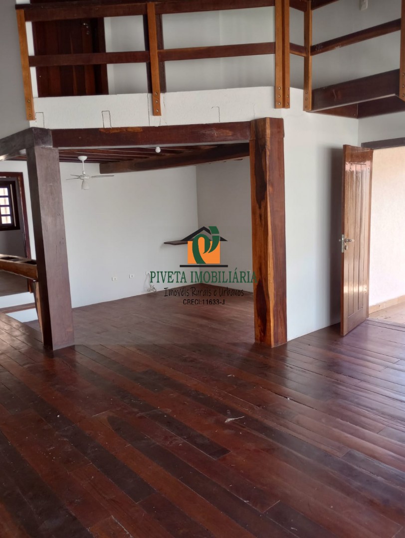Casa à venda com 3 quartos, 230m² - Foto 2