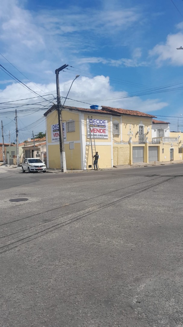 Excelente Casa com Pavimento Superior