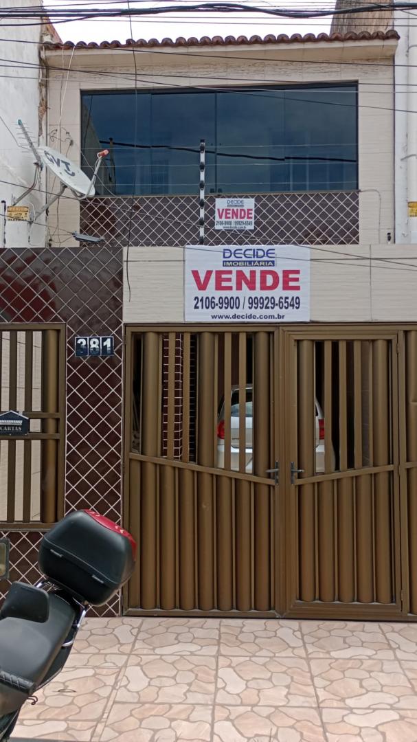 Excelente casa no Siqueira Campos