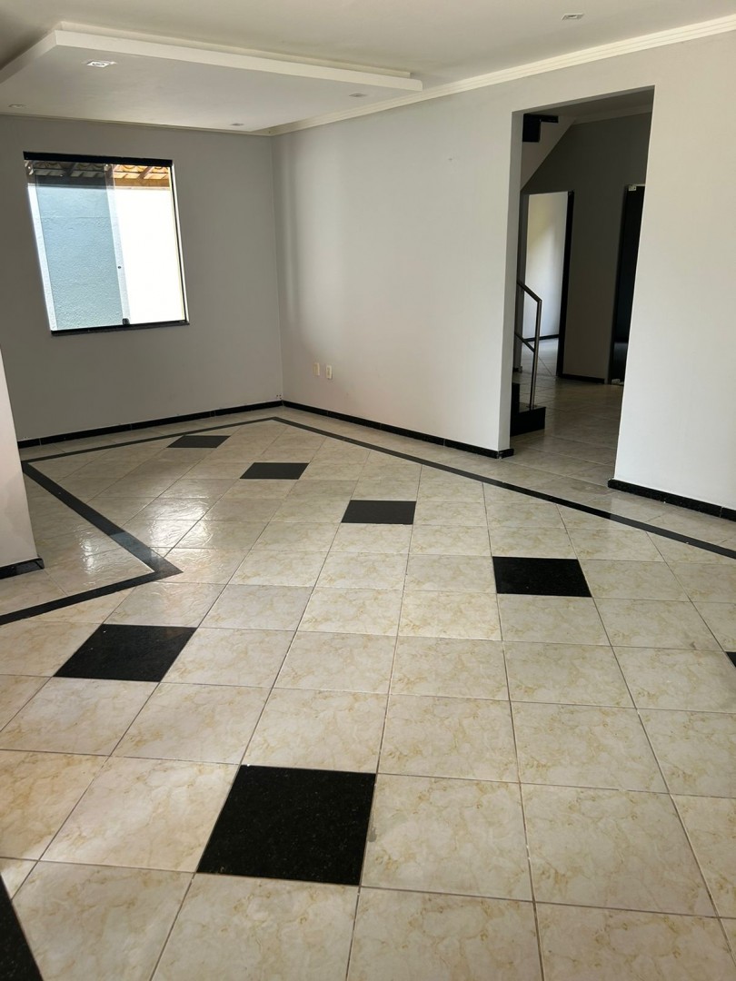 Linda Casa no Bairro Coroa do Meio