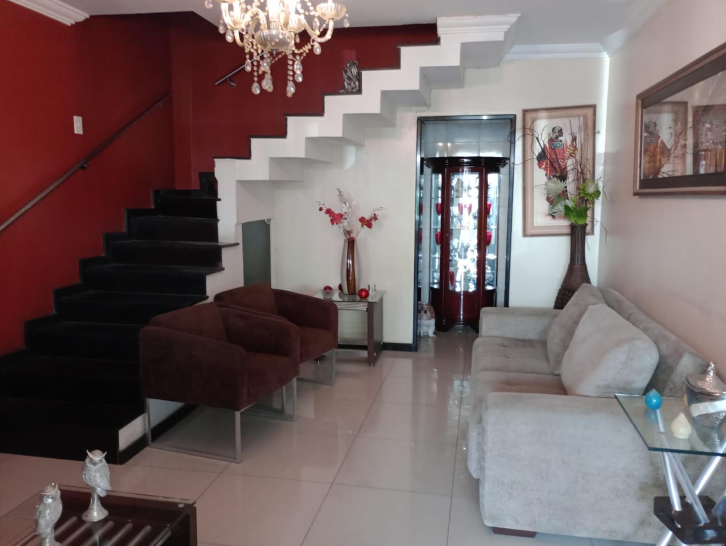 Excelente casa no Siqueira Campos