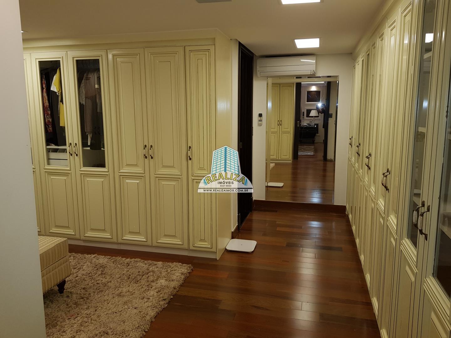 QL 06 Ponta de picolé mansão luxo mobiliada com elevador, novíssima, construída há cinco anos, aceita permuta e financiamento.