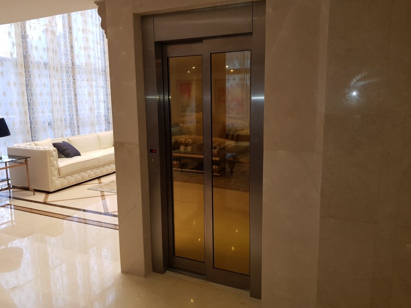 QL 06 Ponta de picolé mansão luxo elevador, novíssima, construída há três anos, mobiliada