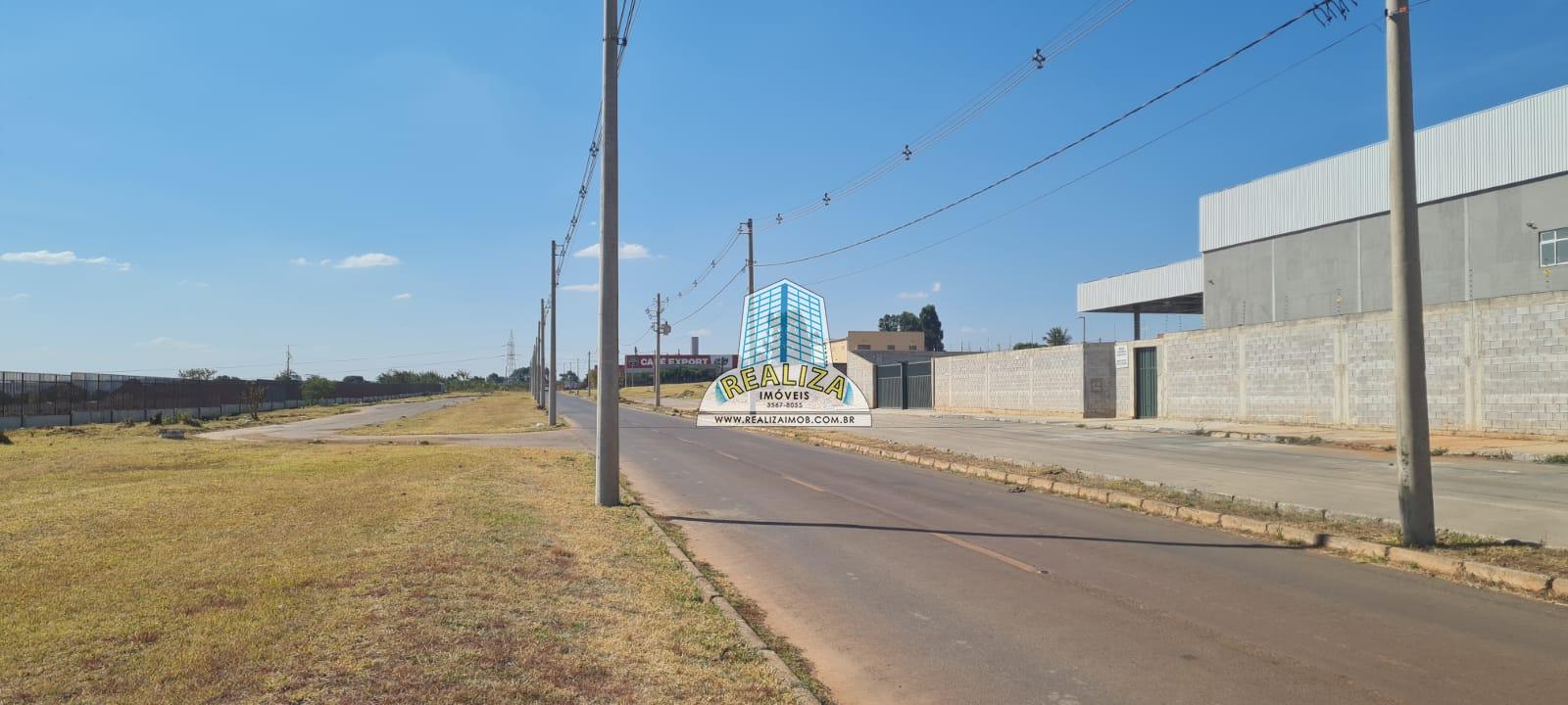 Galpão Moderno com 3.200 m/², Lote 5 mil m/², de Esquina , Santa Maria Brasília - DF