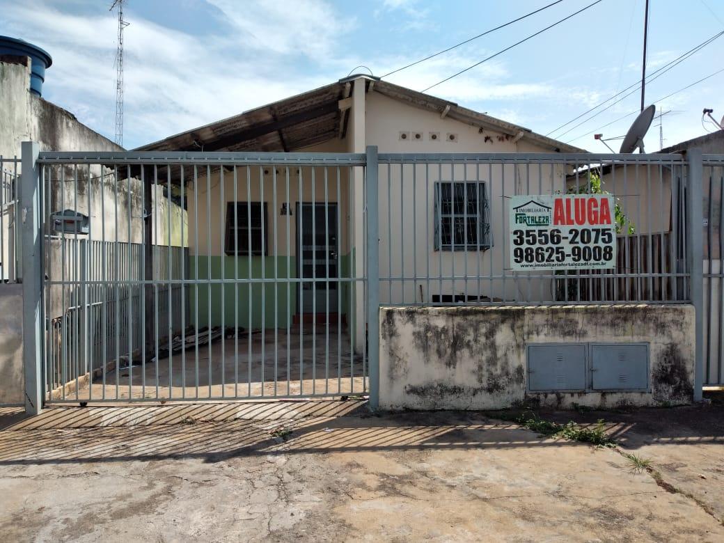 IMOBILIÁRIA FORTALEZA - CASA DE 03 QUARTOS NA QUADRA 33 SETOR CENTRAL